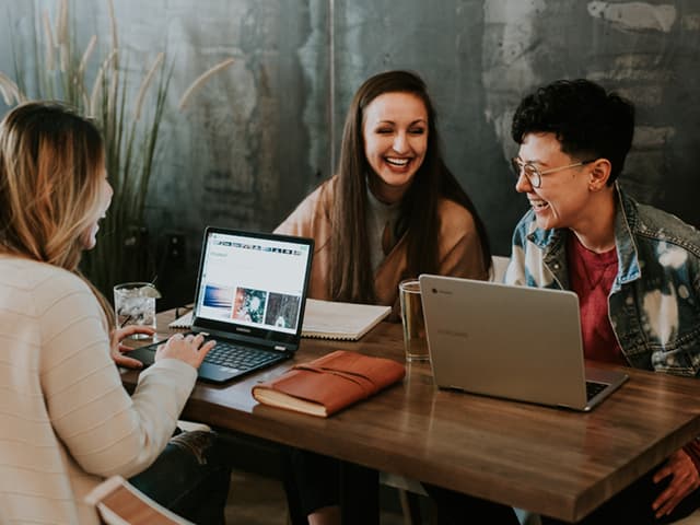 People working in a cafe